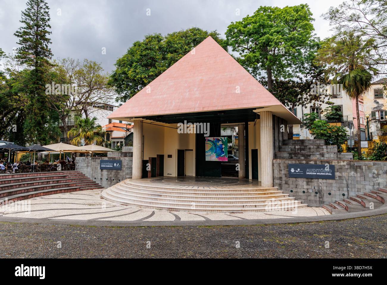 Funchal, Portogallo - 10 giugno 2024: Anfiteatro nel giardino municipale della città di Funchal, capitale dell'isola di Madeira Foto Stock