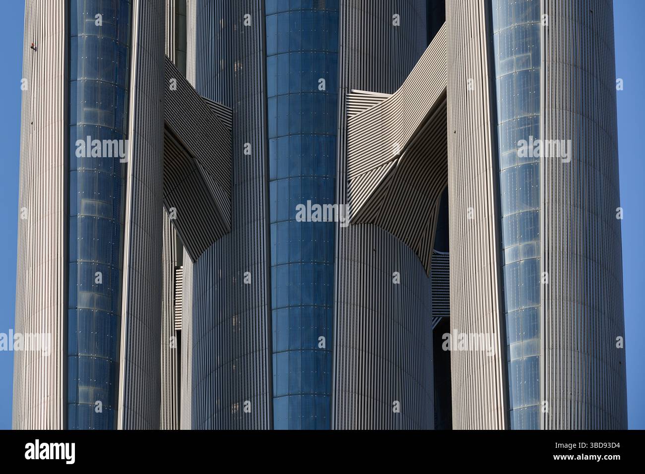 Vista ravvicinata dei dettagli architettonici sulla struttura interconnessa della Torre Olimpica di Pechino Foto Stock