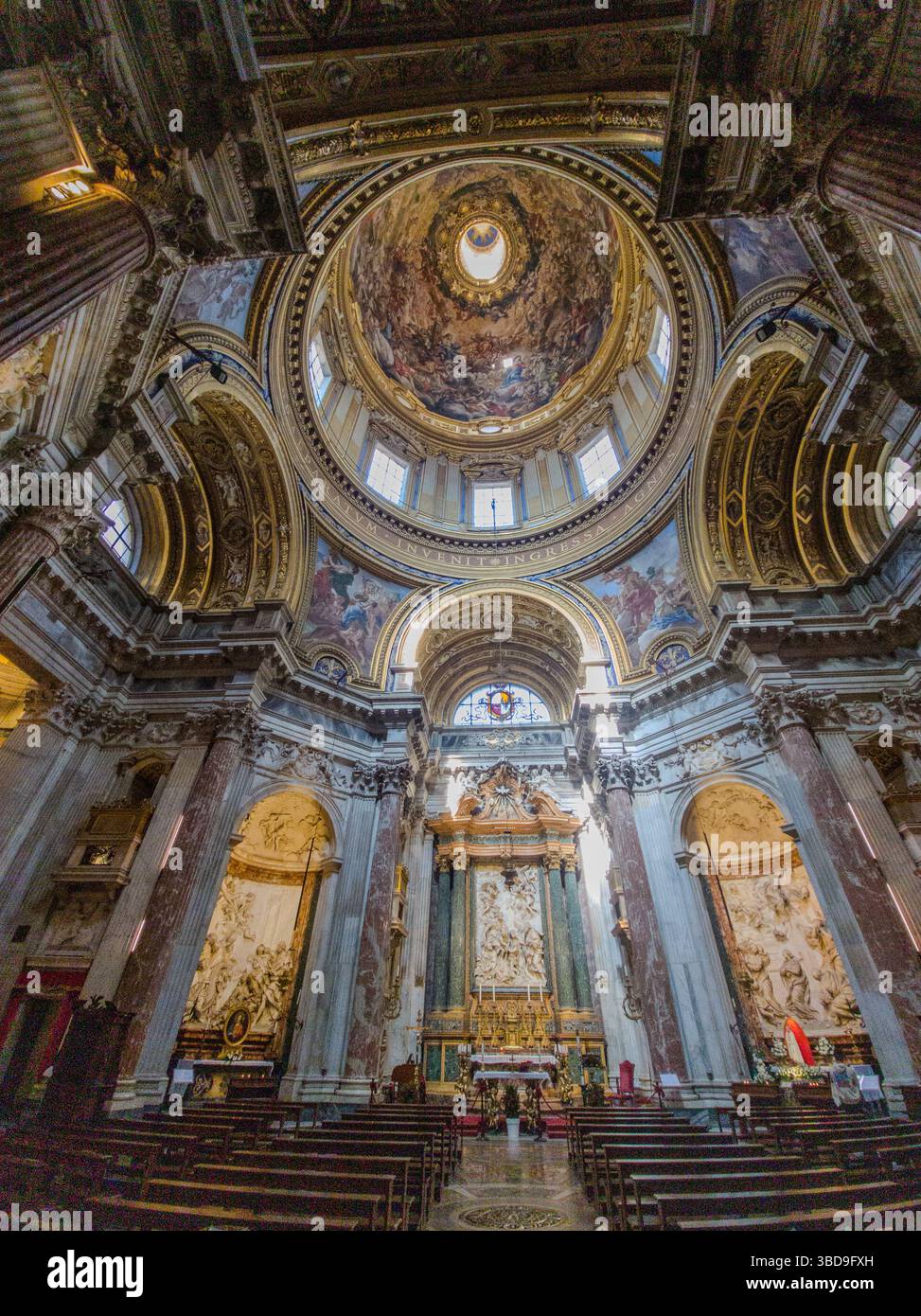 VEDUTA INTERNA DELLA CUPOLA DELLA CHIESA DI S. AGNESE IN AGONE Foto Stock