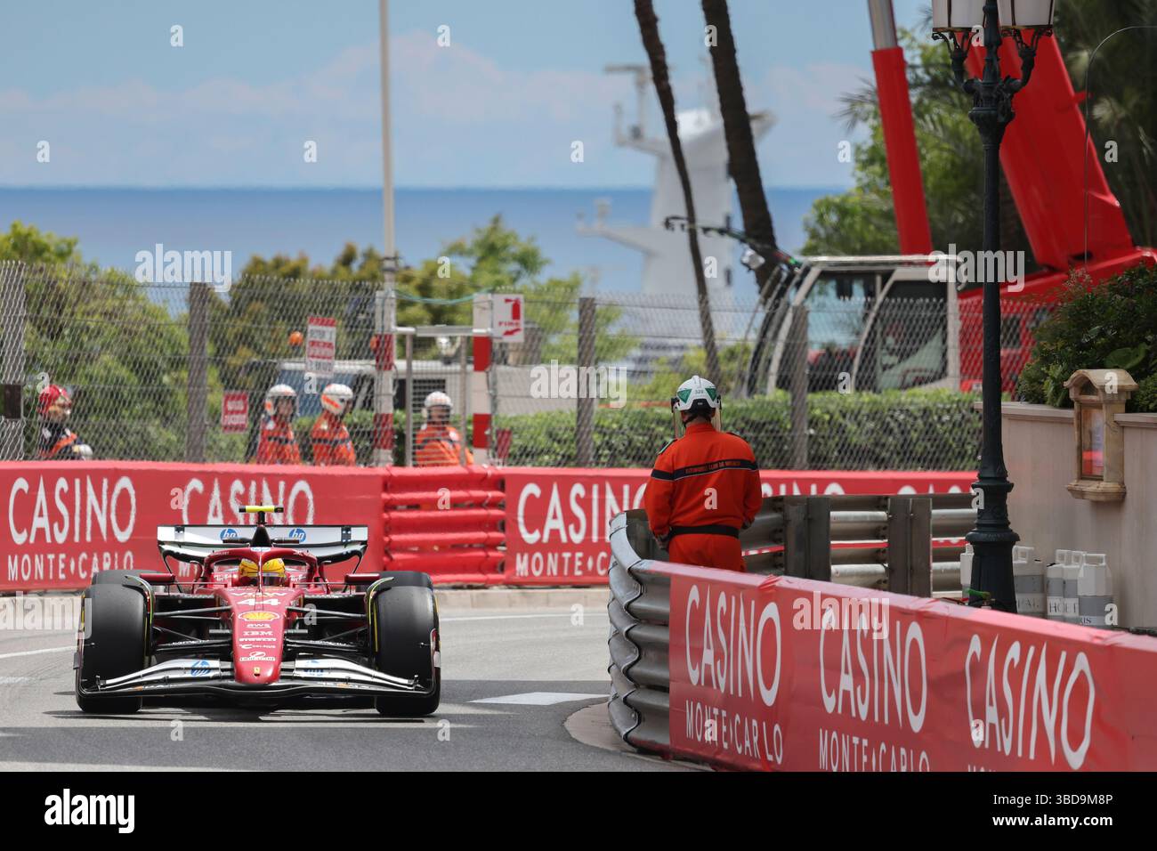 Monaco, 23 maggio 2025. Formula 1 Tag Heuer Grand Prix de Monaco 2025. Nella foto: N. 44 Lewis Hamilton (GBR) della Scuderia Ferrari HP in Ferrari SF-25 durante la prima sessione di prove © Piotr Zajac/Alamy Live News Foto Stock