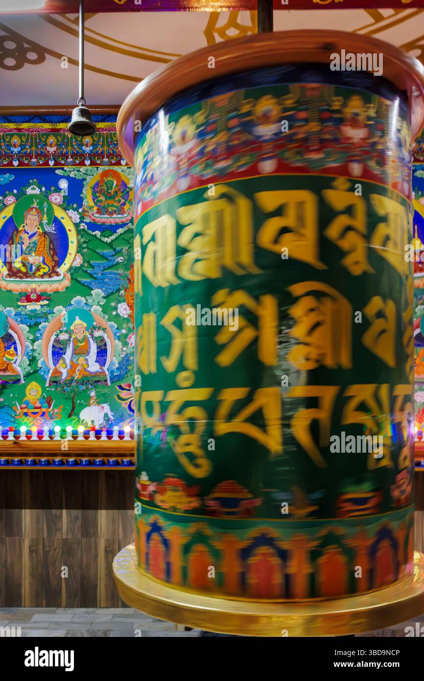 Ruota di preghiera mani Foto Stock