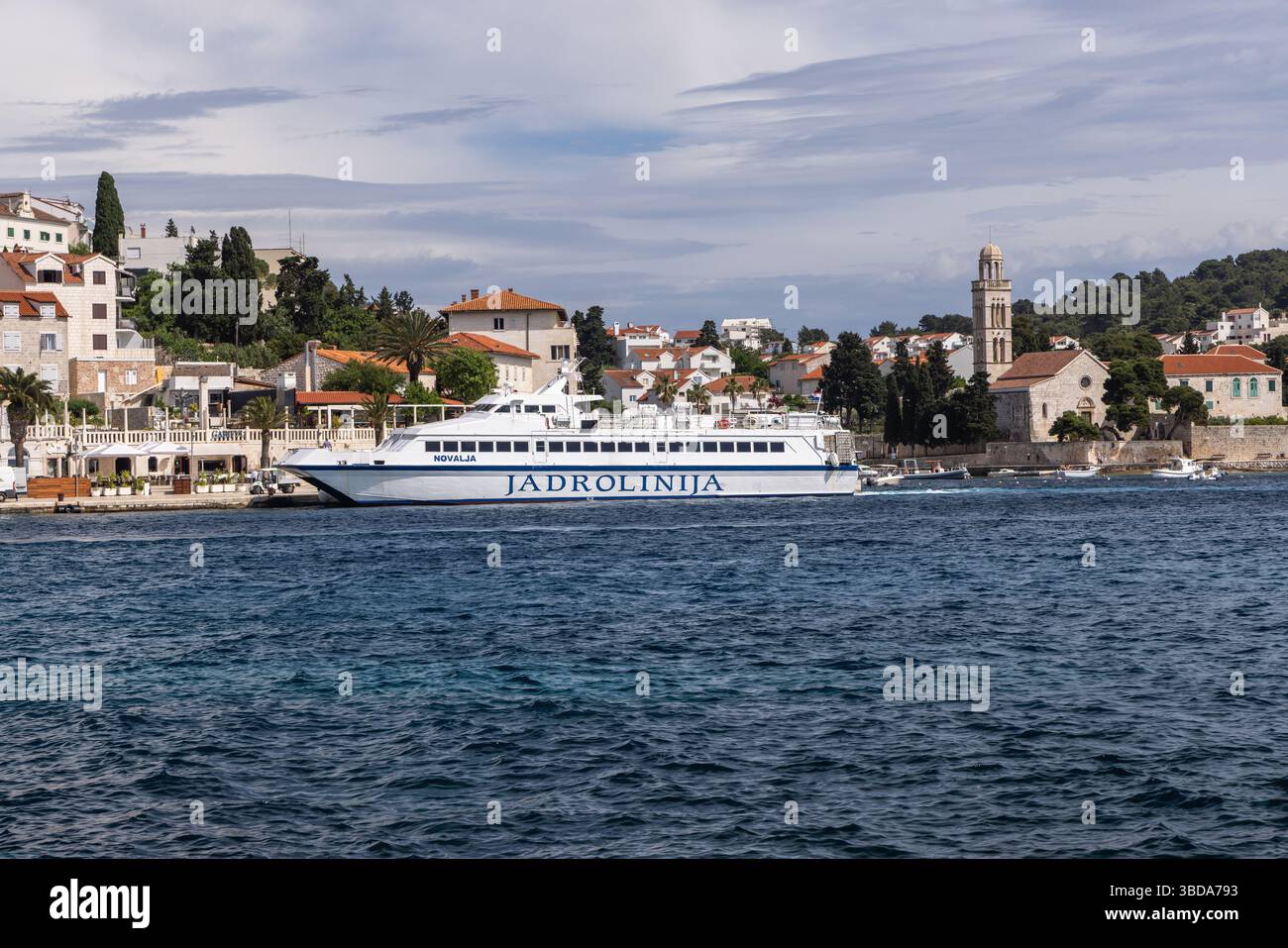 Traghetto Jadrolinija nel porto di Hvar, Hvar, Croazia, costa dalmata, Europa Foto Stock