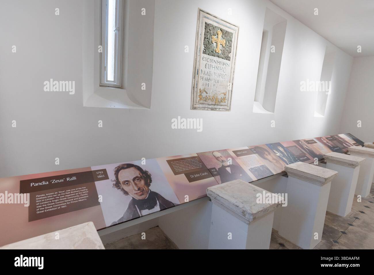 LONDRA, INGHILTERRA - 23 maggio 2025. All'interno della St Stephen's Chapel a West Norwood. A seguito di un progetto di restauro della durata di sei anni finanziato dal National Lottery Heritage Fund, la Cappella di Santo Stefano nel cimitero greco di West Norwood è finalmente completata. Dopo anni di chiusura a causa di cedimenti e danni interni all'acqua, la cappella di Santo Stefano a West Norwood è ora completamente restaurata. La Cappella di Santo Stefano si trova nel cimitero ellenico di West Norwood. Credito fotografico: SMP News. Credito: SMPNEWS/Alamy Live News Foto Stock
