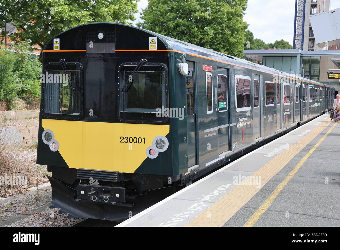 Treno GWR Battery alla stazione di West Ealing Foto Stock