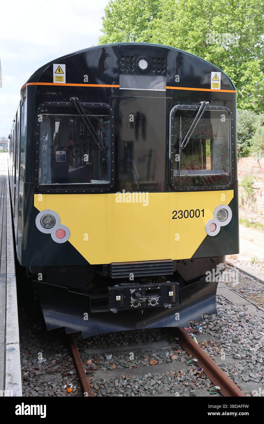 Treno GWR Battery alla stazione di West Ealing Foto Stock