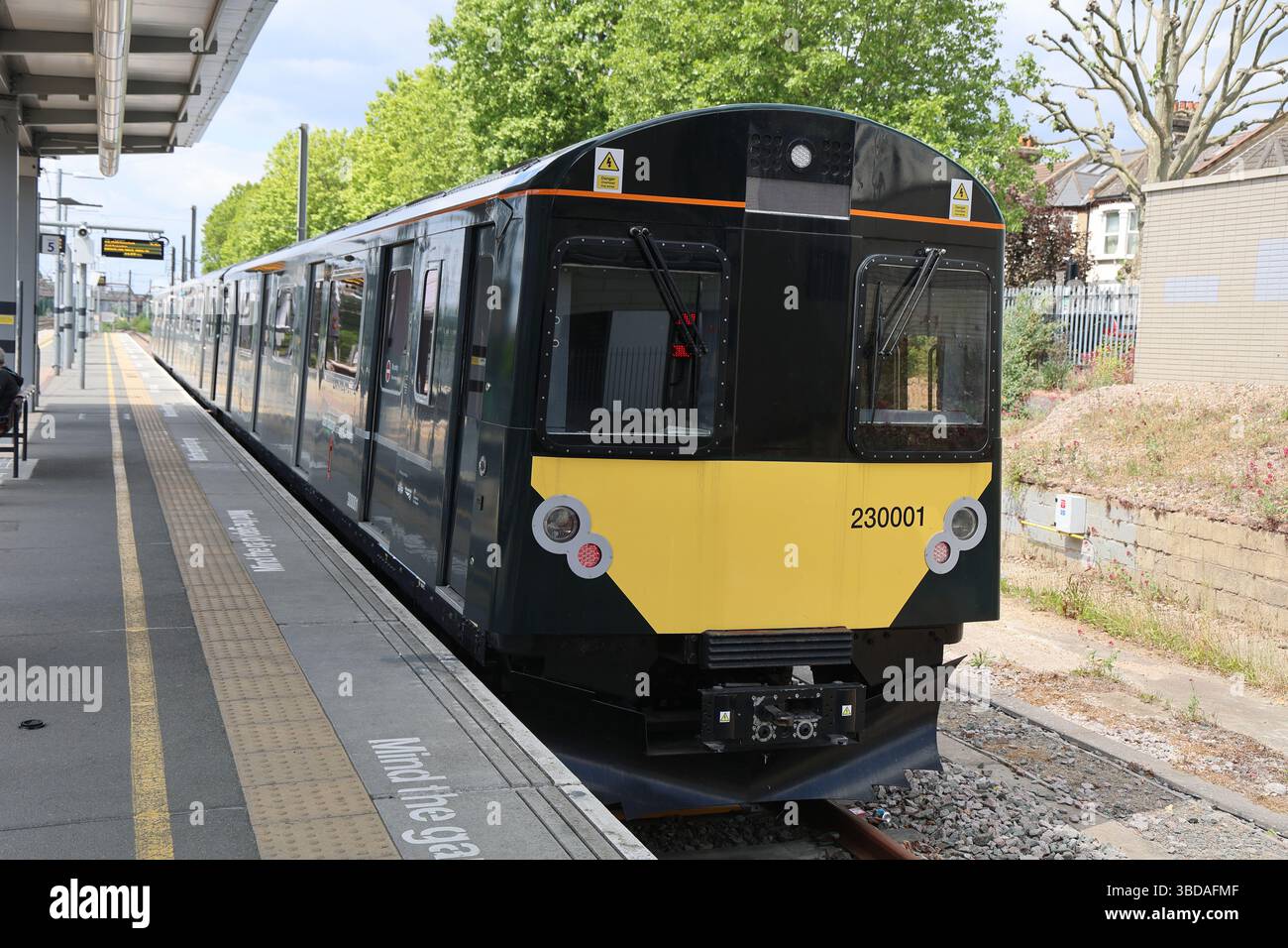 Treno GWR Battery alla stazione di West Ealing Foto Stock