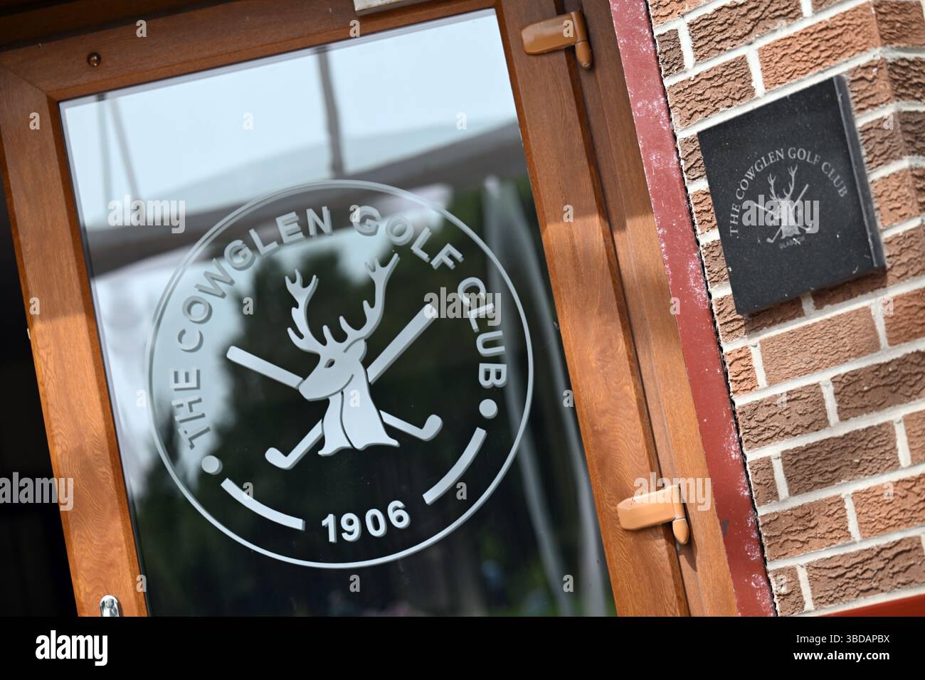 Cowglen Golf Club Clubhouse, Glasgow, Scozia, in una soleggiata mattinata d'estate Foto Stock