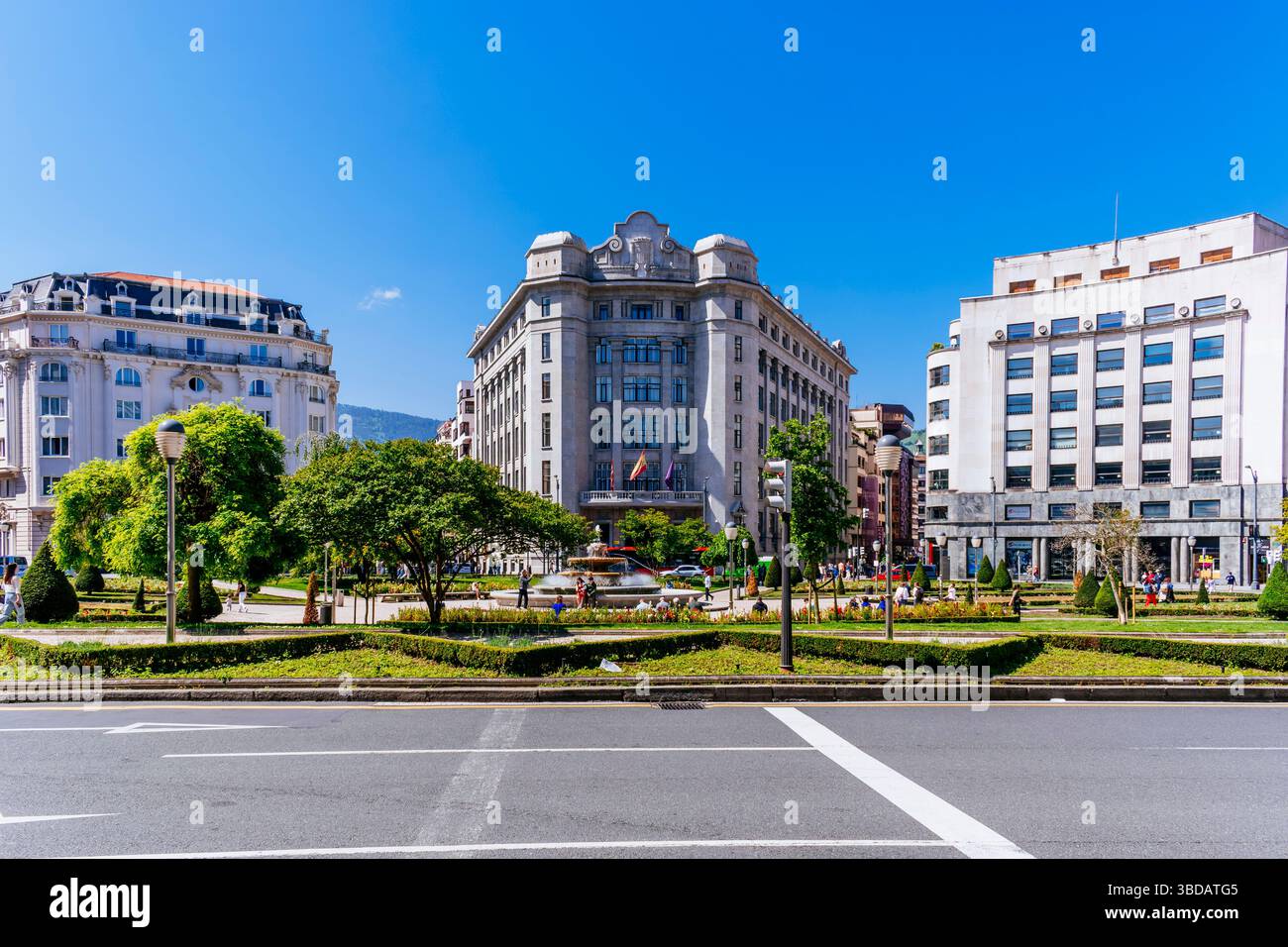 Piazza Moyúa o quadrato ellittico. La piazza è stata ristrutturata negli anni '1940 per adottare la sua forma attuale, con una fontana centrale e diversi giardini, e W Foto Stock