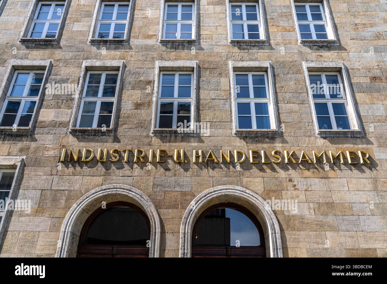Edificio, facciata della camera dell'industria e del commercio, Wuppertal, Renania settentrionale-Vestfalia, Germania Foto Stock