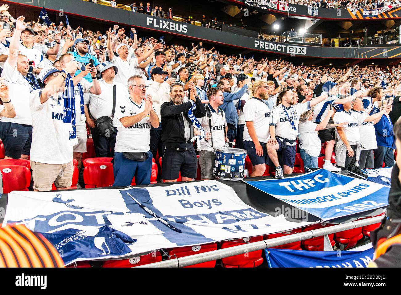Bilbau, Bilbau, Spagna. 21 maggio 2025. I tifosi del Tottenham festeggiano la vittoria della finale di Europa League tra Tottenham e Manchester United al San Mames Stadium, 21 maggio 2025 crediti: Nuno Reisinho/ZUMA Press Wire/ZUMA Wire/Alamy Live News Foto Stock