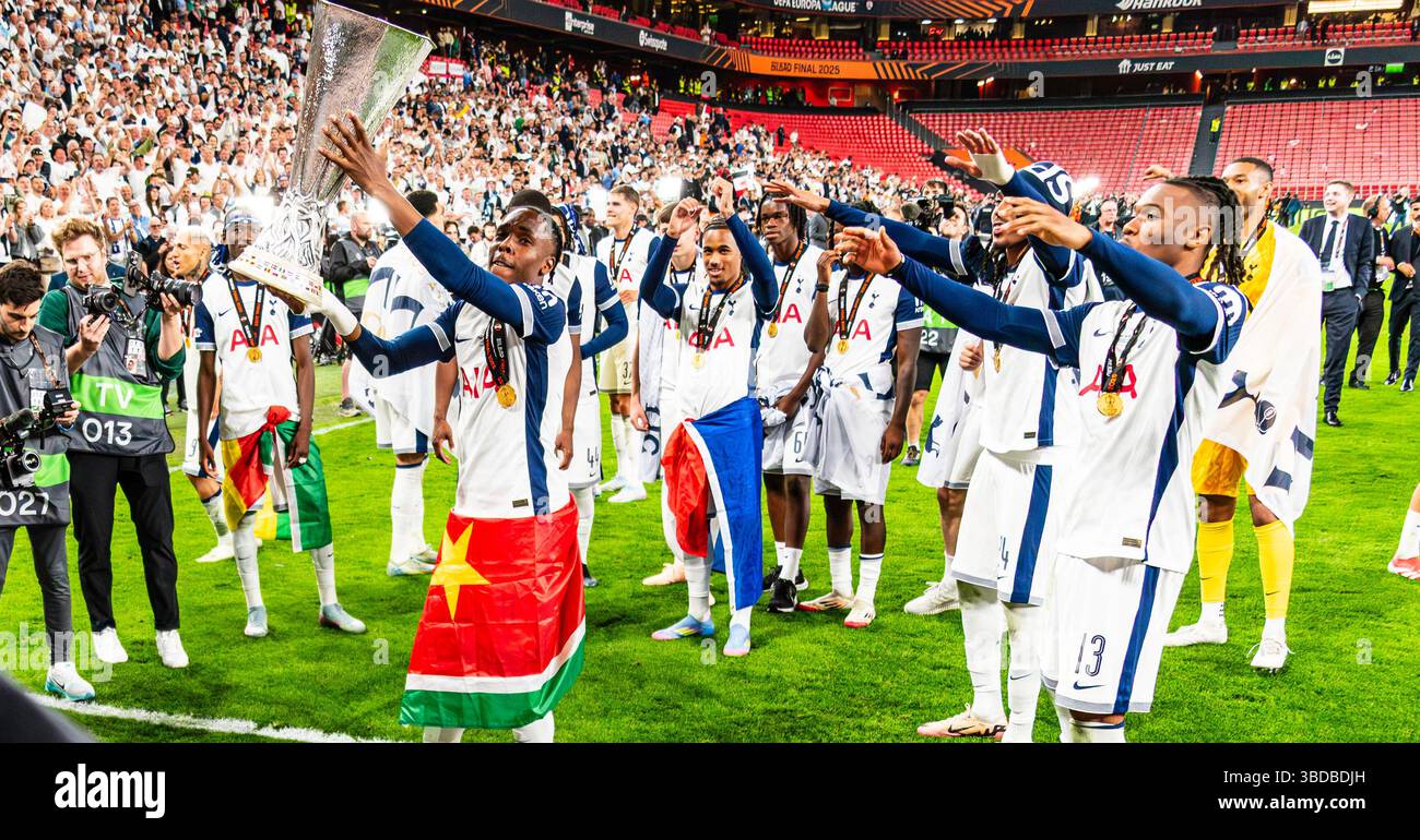 Bilbau, Bilbau, Spagna. 21 maggio 2025. I giocatori del Tottenham festeggiano la vittoria della finale di Europa League, tra Tottenham e Manchester United, al San Mames Stadium, 21 maggio 2025 crediti: Nuno Reisinho/ZUMA Press Wire/ZUMA Wire/Alamy Live News Foto Stock