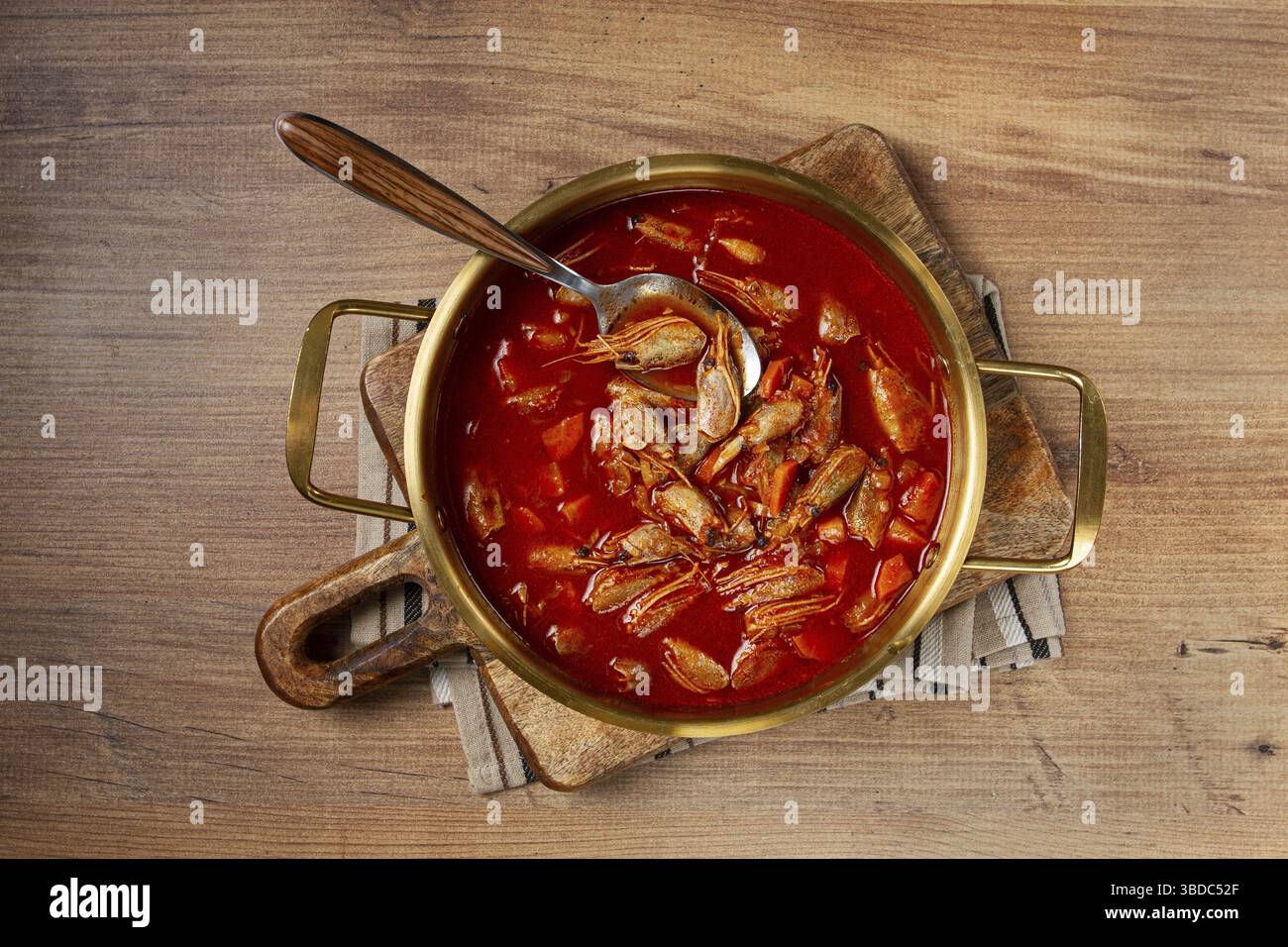 Zuppa di gamberi francesi, in una pentola, primo piano, nessuna gente Foto Stock
