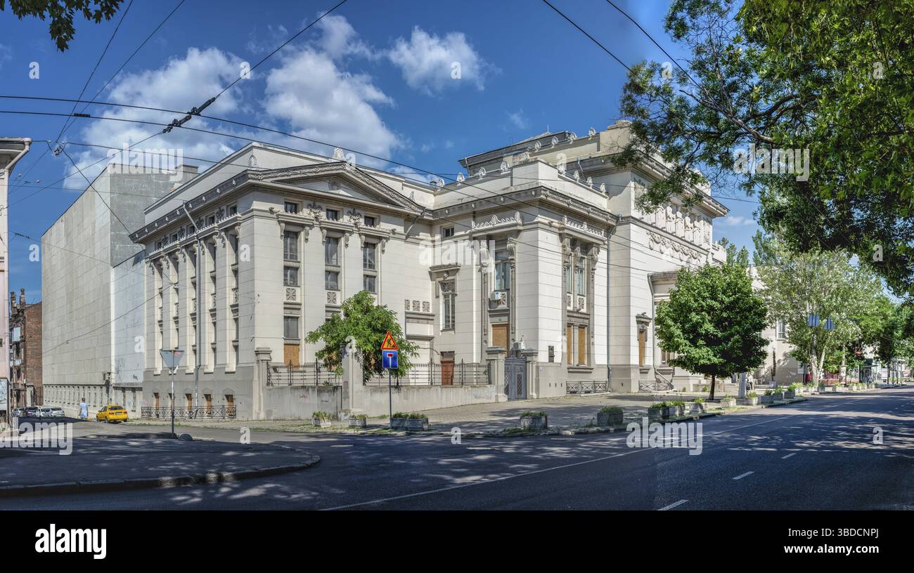 Odessa, Ucraina 05.07.2023. Biblioteca scientifica nazionale di Odessa in una giornata estiva di sole, Odessa, Ucraina Foto Stock