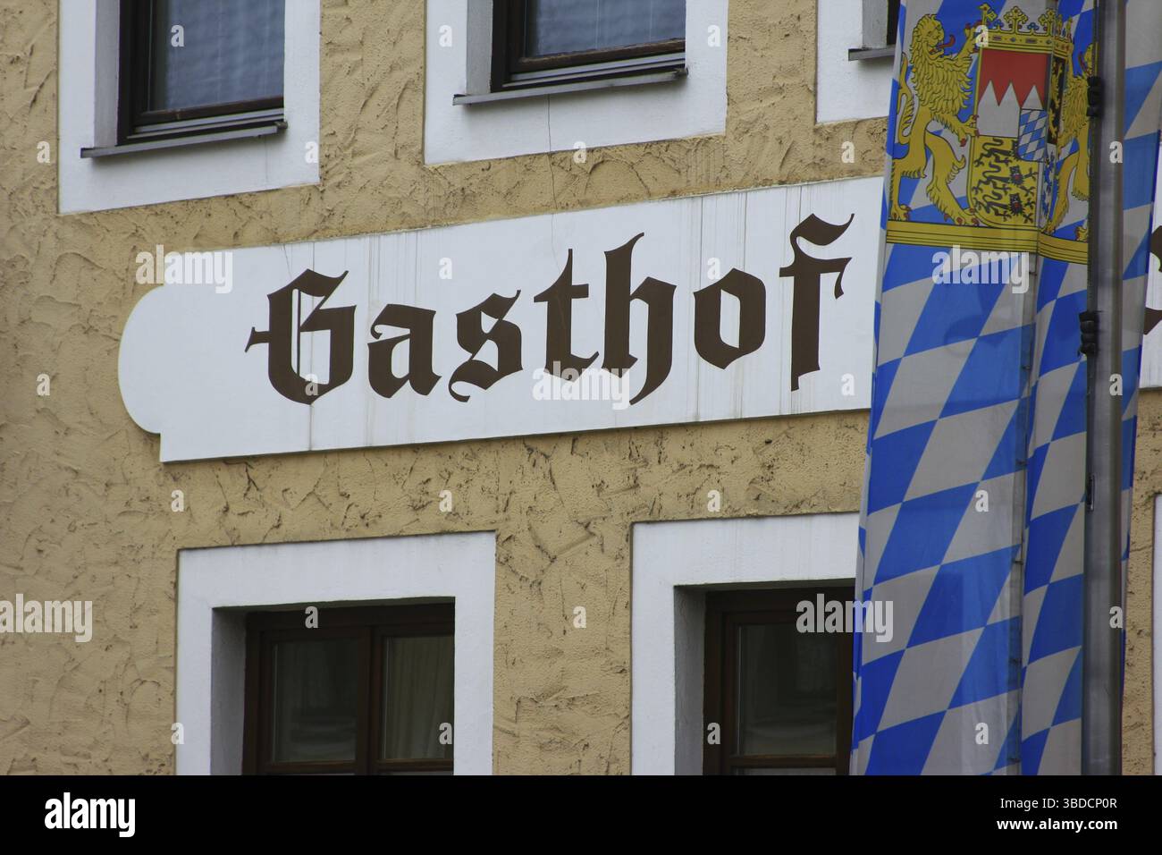Locanda con bandiera bavarese Foto Stock