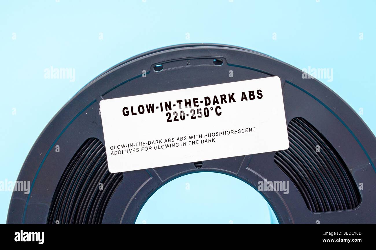 Acrilonitrile butadiene stirene (ABS) fluorescente al buio. ABS con additivi fosforescenti per illuminare al buio. Foto Stock Acrilonitrile butadiene stirene (ABS) fluorescente al buio. ABS con additivi fosforescenti per illuminare al buio. Foto Stock