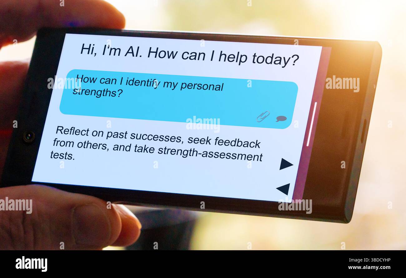 Domanda sull'intelligenza artificiale sullo schermo dello smartphone. Come posso identificare i miei punti di forza personali? Foto Stock