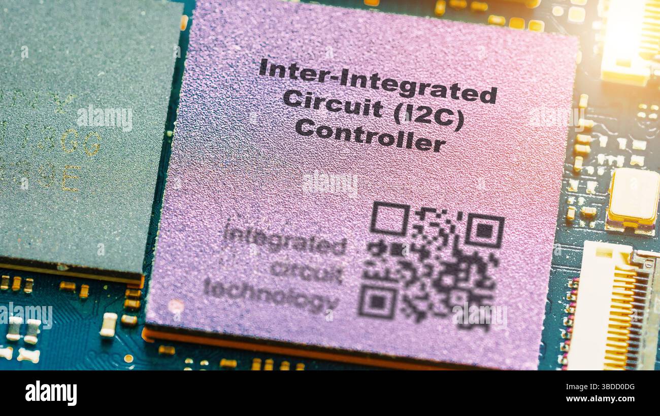 Controller circuito interintegrato (I2C). Microchip per la comunicazione seriale a bassa velocità tra dispositivi. Foto Stock