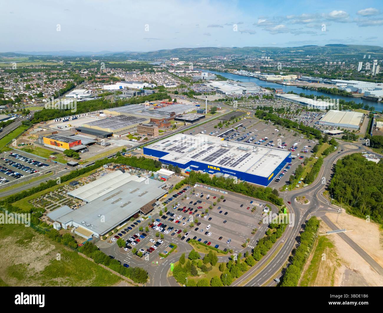 Vista aerea del grande complesso commerciale e commerciale di Braehead a Glasgow, Scozia, Regno Unito Foto Stock Vista aerea del grande complesso commerciale e commerciale di Braehead a Glasgow, Scozia, Regno Unito Foto Stock