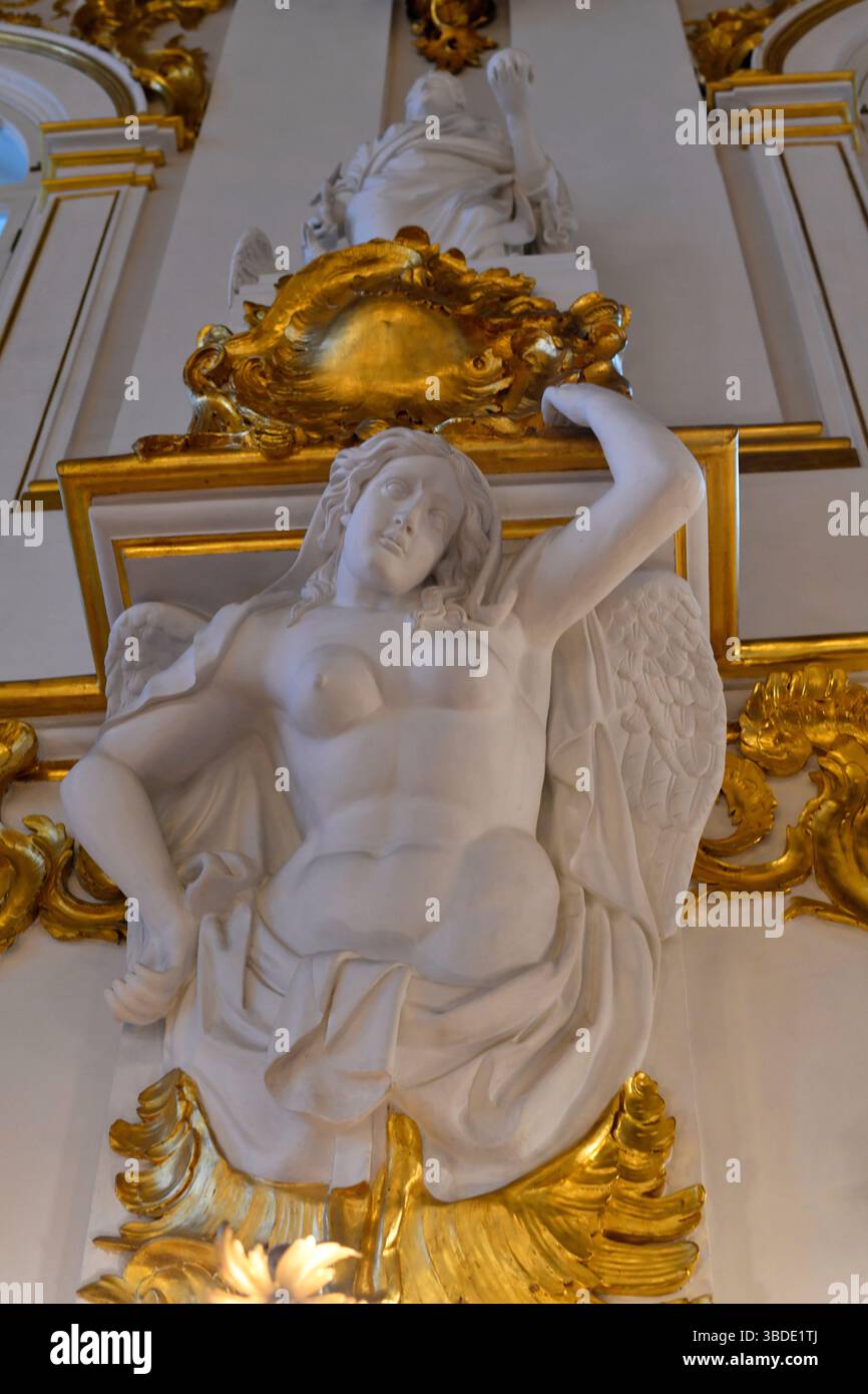 Museo dell'Hermitage Palazzo invernale 1762 Bartolomeo Rastrelli scalinata principale in oro dorato bianco dettaglio finestra, San Pietroburgo Russia, Europa Foto Stock