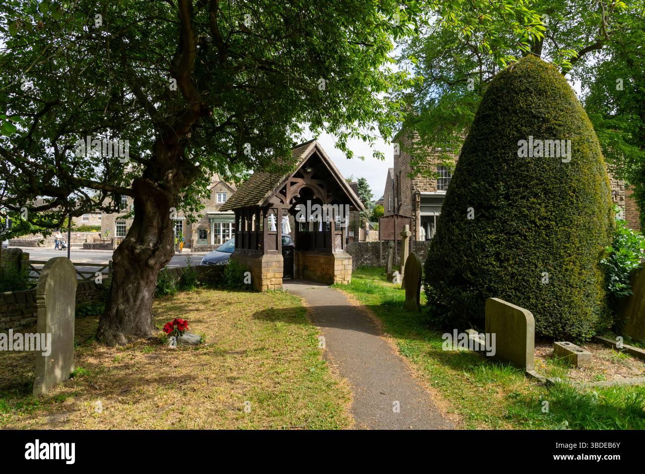 Il villaggio di Baslow nel Peak District, Derbyshire, Inghilterra. Foto Stock