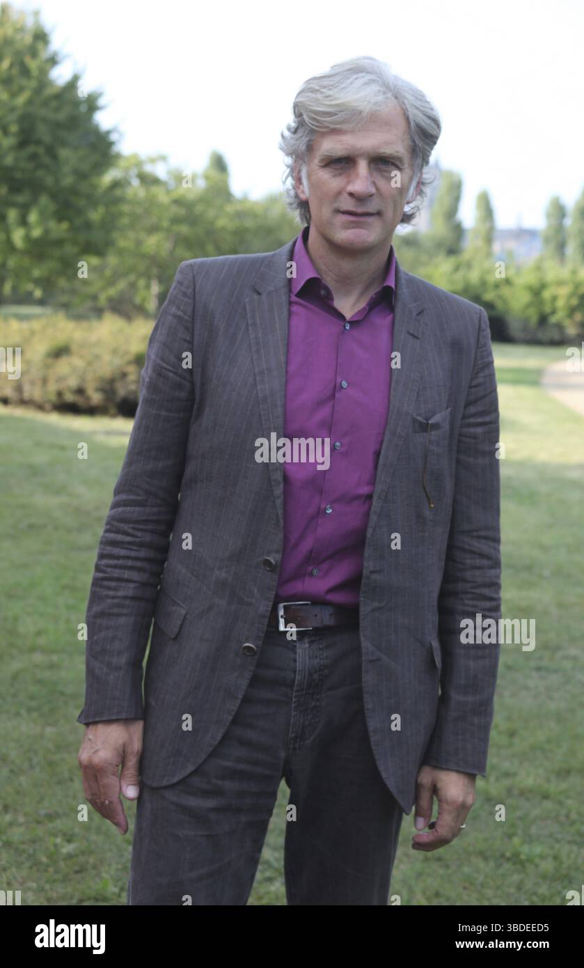 L'attore e produttore cinematografico tedesco Walter Sittler parla Foto Stock