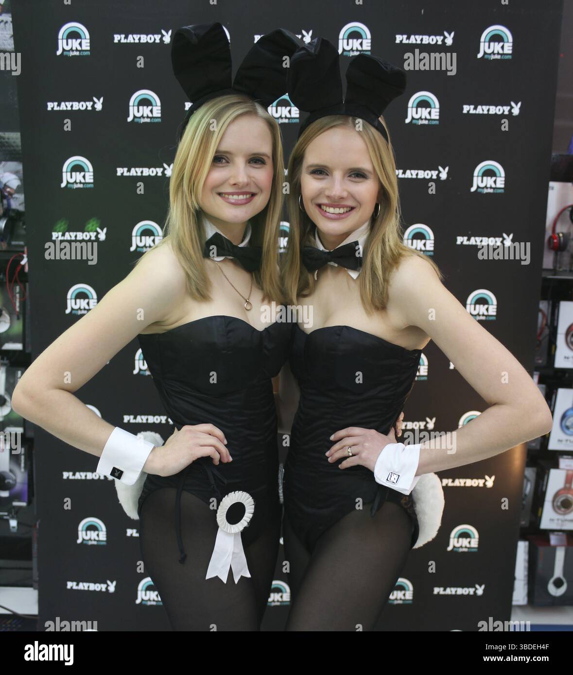 Playmate gemelli Anna e Lisa Heyse (Playboy Magazine febbraio 2012) promozione 2014 a Magdeburgo Foto Stock