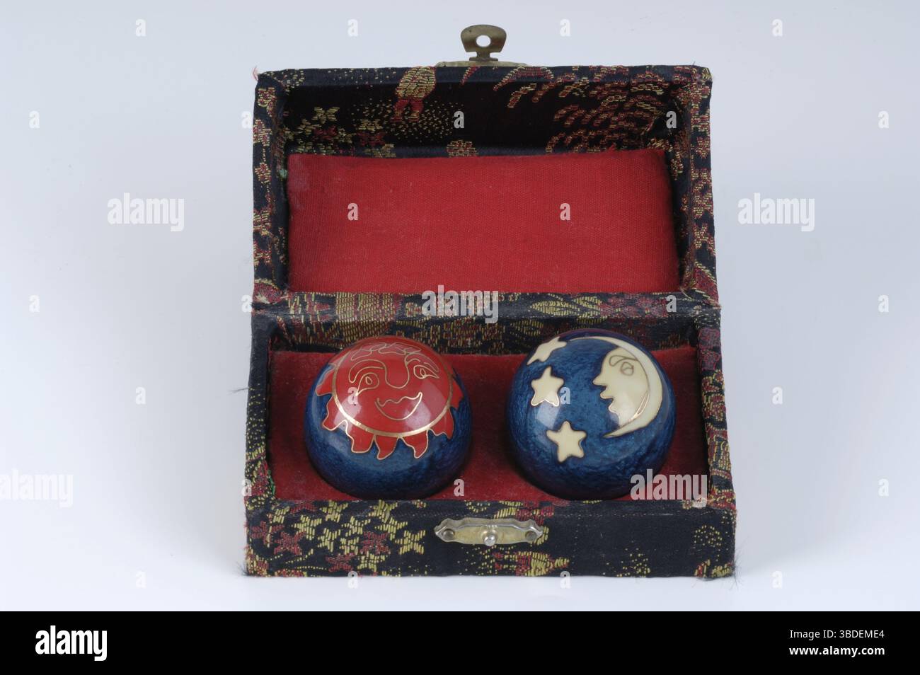 Palle Qi-Gong in scatola, palla da suono, palle da suono, palla da chigong da suono, palla, indipendente, oggetto, interno, studio Foto Stock