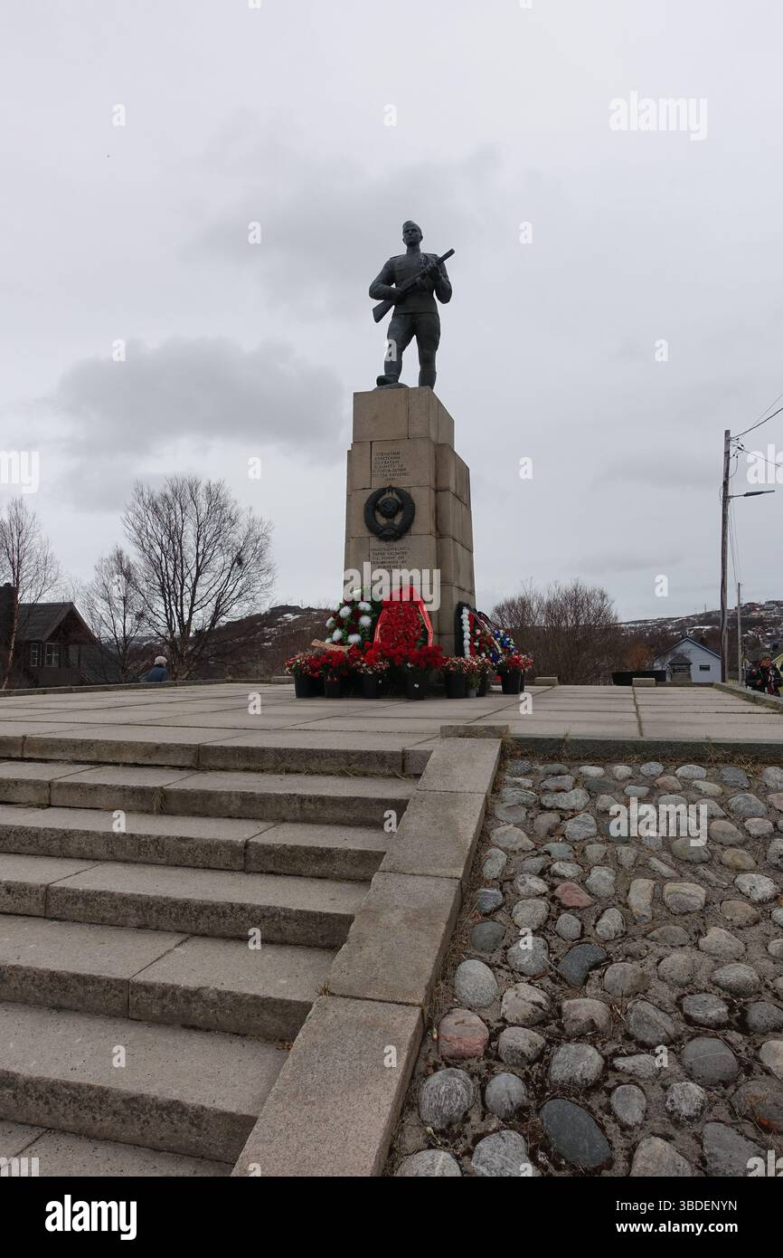 Monumento al liberatore soldato sovietico a Kirkenes, Norvegia Foto Stock