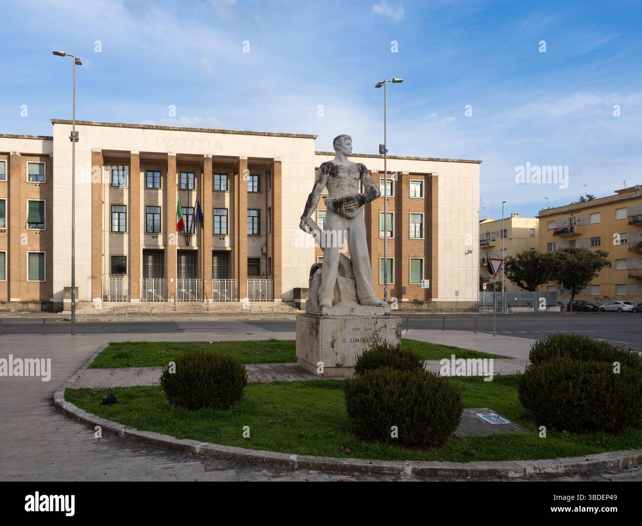 Palazzo della Questura a Latina, un edificio degli anni '30 in stile architettonico fascista, Italia Foto Stock