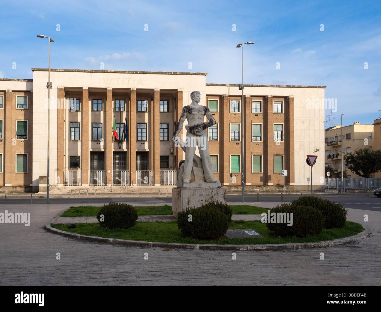 Palazzo della Questura a Latina, un edificio degli anni '30 in stile architettonico fascista, Italia Foto Stock