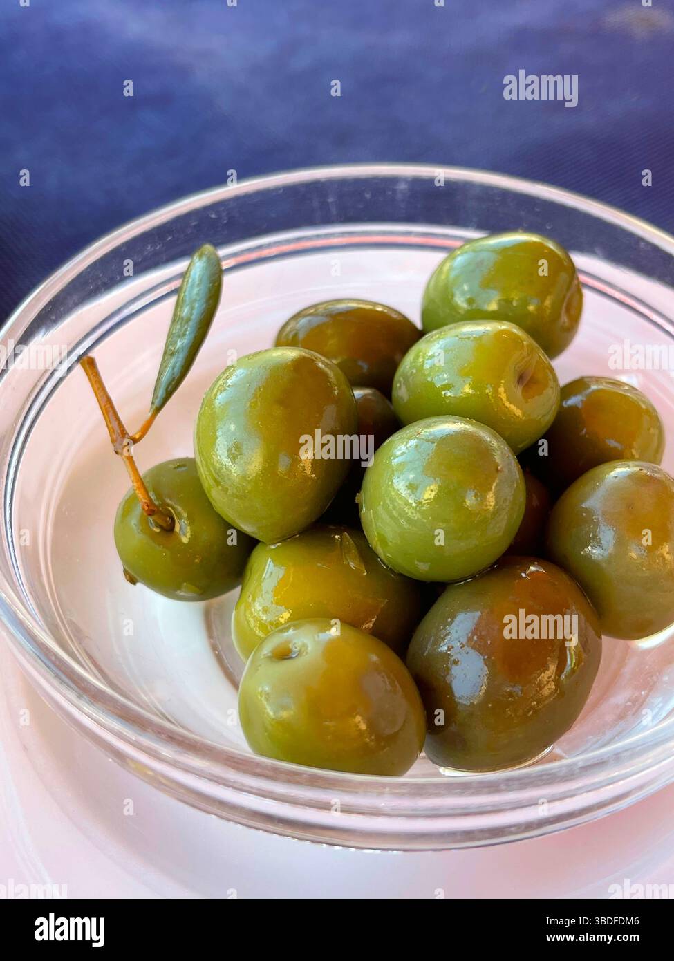 Olive verdi. Spagna. - Immagine stock catturata con smartphone