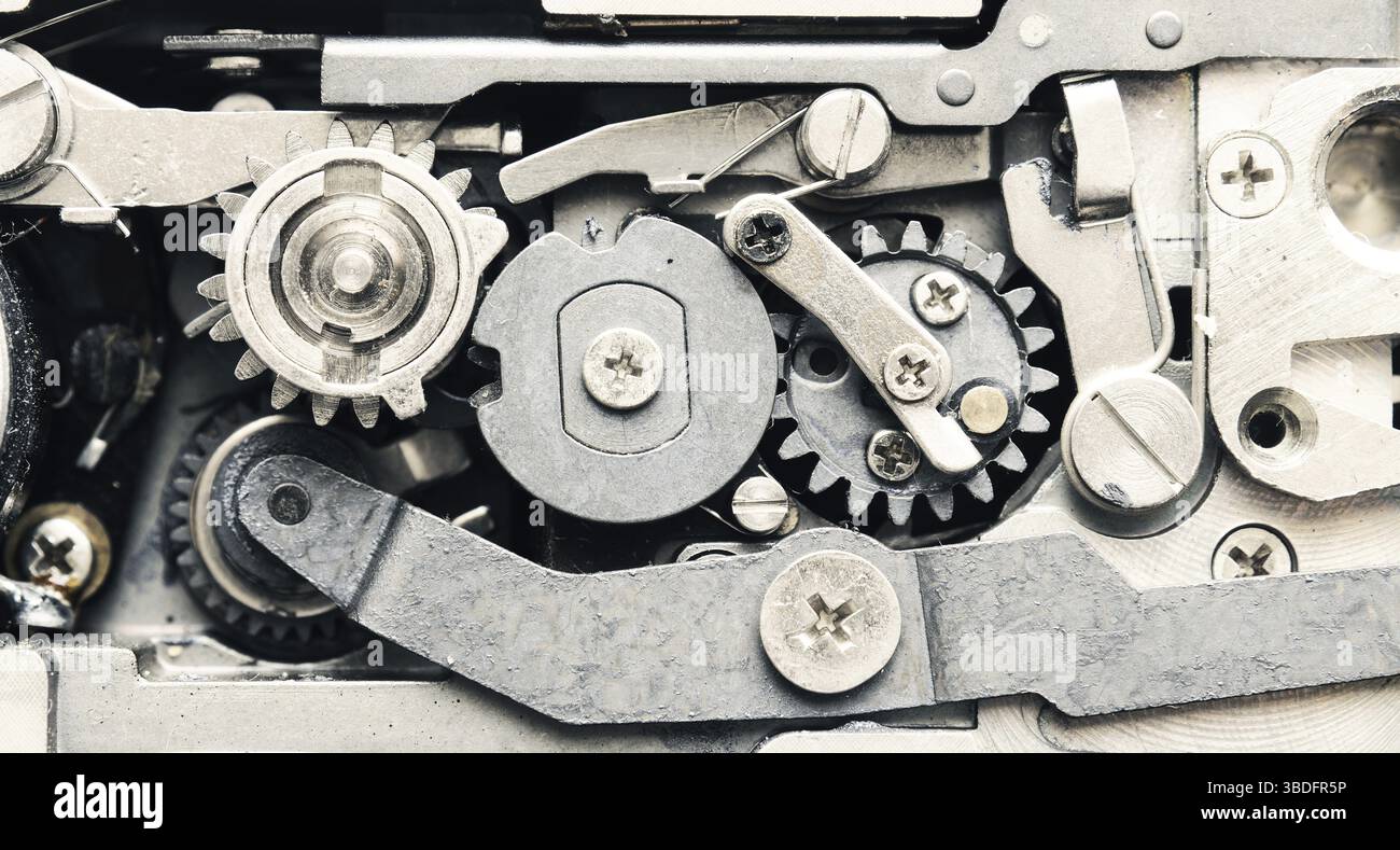 Macro shot della vita interna di un segnale analogico vintage fotocamera utilizzando come sfondo panoramico o la testata Foto Stock