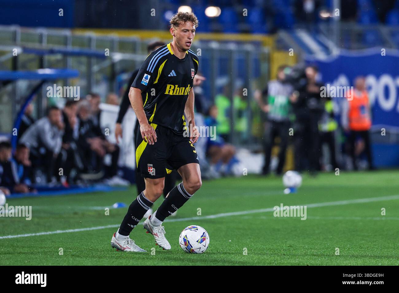 Como, Italien. 23 maggio 2025. Mergim Vojvoda di Como 1907 visto in azione durante la partita di calcio di serie A 2024/25 tra Como 1907 e FC Internazionale allo Stadio Giuseppe Sinigaglia crediti: dpa/Alamy Live News Foto Stock