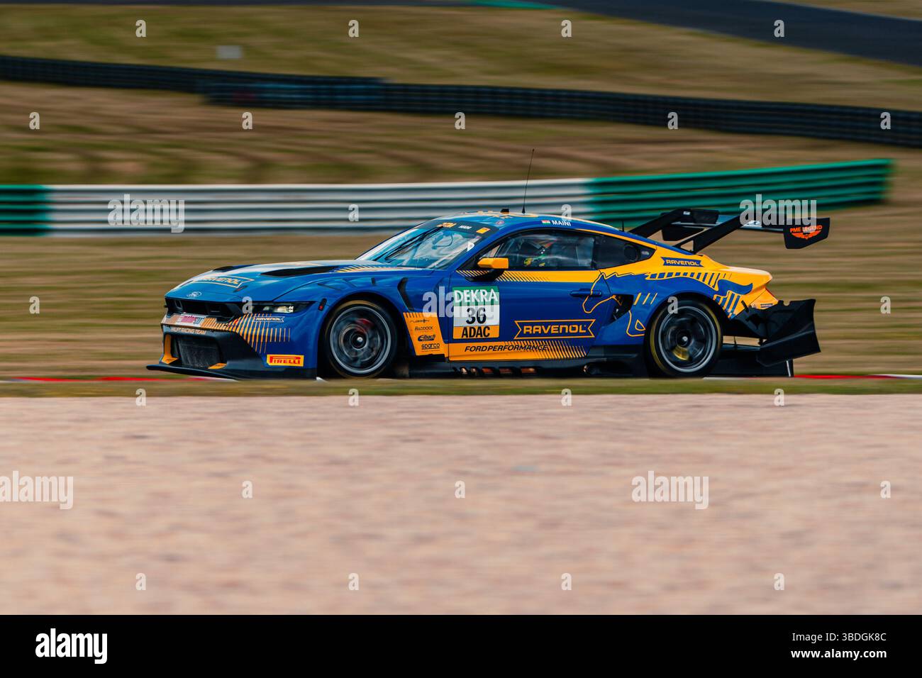 Schipkau, Germania. 24 maggio 2025. Schipkau, Germania, 24 maggio 2025: Auto #36 - Ford Mustang GT3 - HRT Ford Performance - Arjun Maini (IND) in gara 1 durante il secondo weekend di gara del calendario DTM 2025 a Dekra Lausitzring a Schipkau. (Mike Wiss/SPP) credito: SPP Sport Press Photo. /Alamy Live News Foto Stock