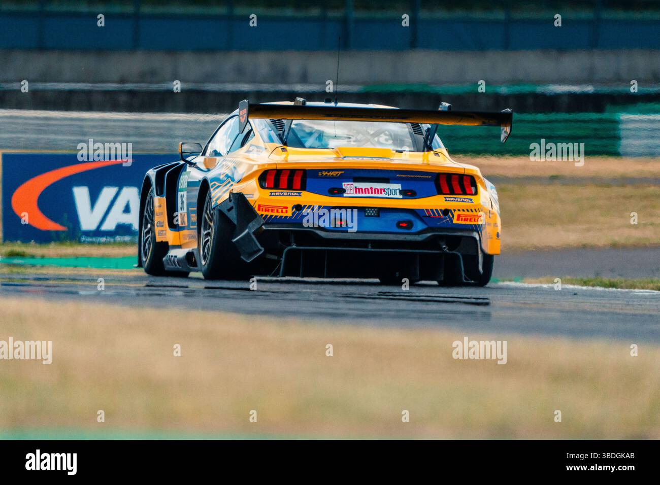 Schipkau, Germania. 24 maggio 2025. Schipkau, Germania, 24 maggio 2025: Auto #36 - Ford Mustang GT3 - HRT Ford Performance - Arjun Maini (IND) in gara 1 durante il secondo weekend di gara del calendario DTM 2025 a Dekra Lausitzring a Schipkau. (Mike Wiss/SPP) credito: SPP Sport Press Photo. /Alamy Live News Foto Stock