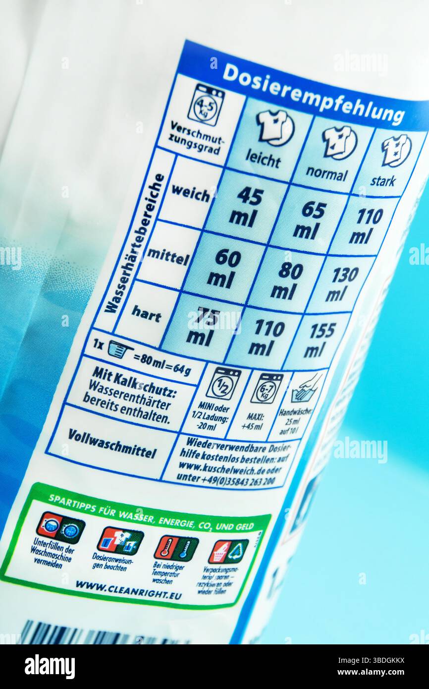 Dosierempfehlung und Informationen Wasserhärte Waschmittel Kuschelweich Foto Stock