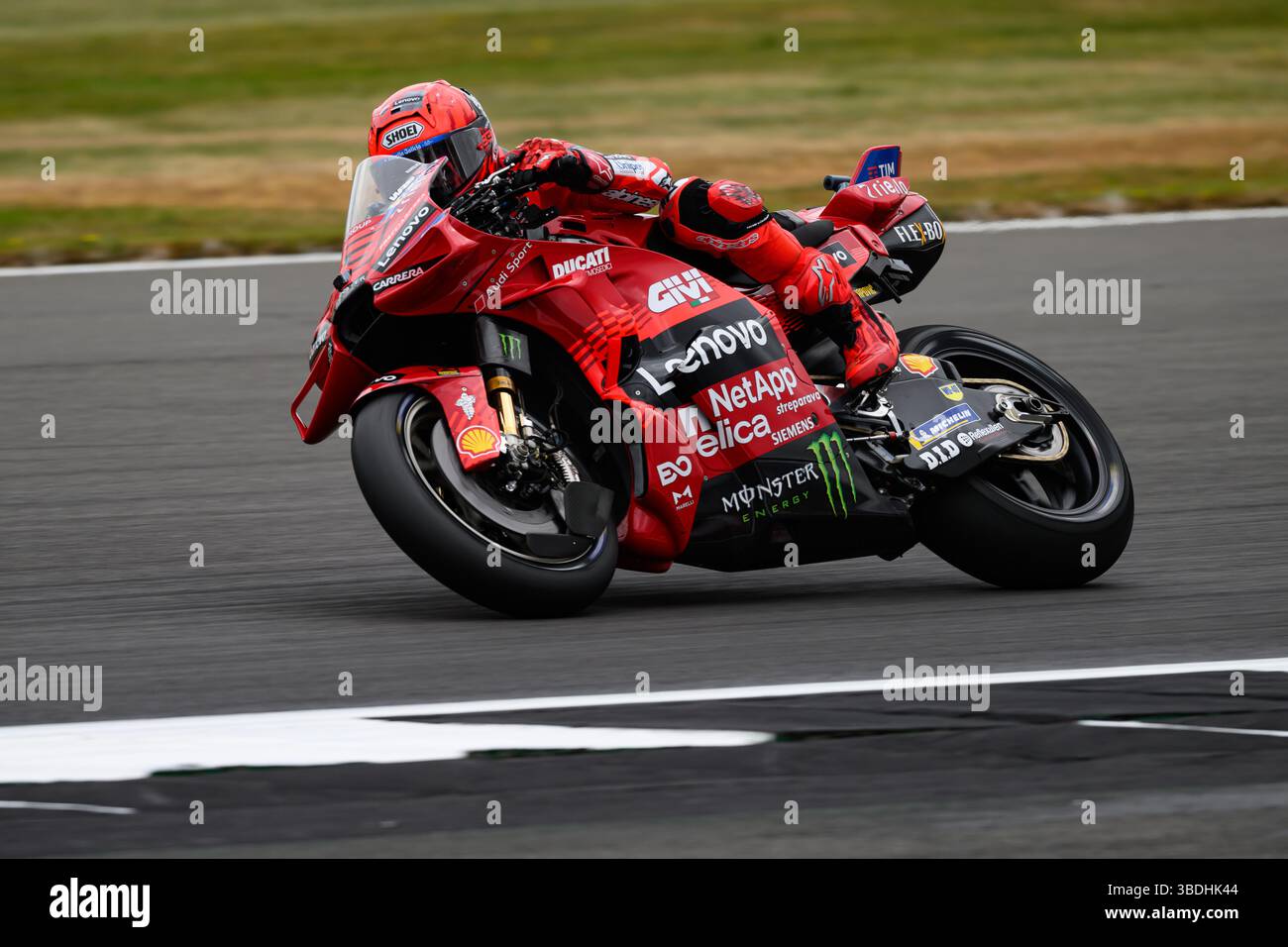 TOWCESTER, REGNO UNITO. 24 maggio: Azione nelle sessioni di prove libere e qualificazioni di sabato durante il Gran Premio di Tissot del Regno Unito 2025 sul circuito di Silverstone sabato 24 maggio 2025 a TOWCESTER, INGHILTERRA. Crediti: Taka G Wu/Alamy Live News Foto Stock