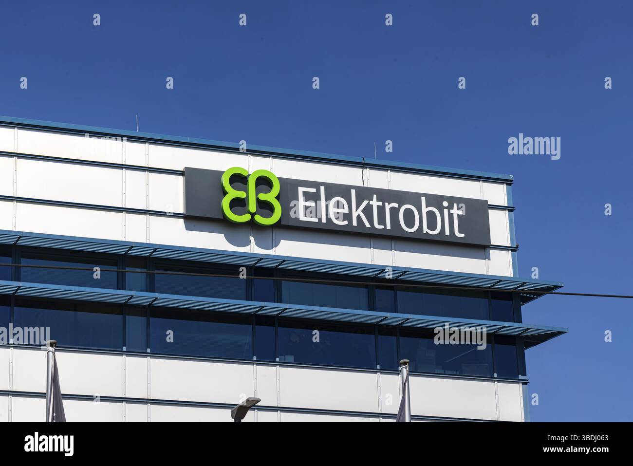 Costruzione dell'azienda e logo di Elektrobit a Ulm. Elektrobit Automotive GmbH è un'azienda tedesca attiva nel settore del software automobilistico. E' un Who Foto Stock