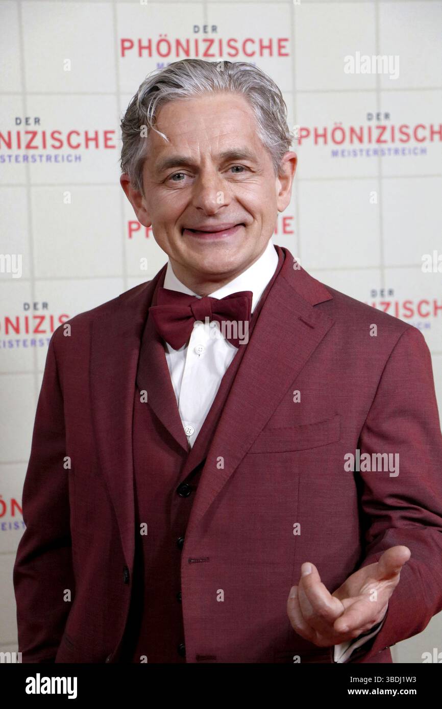 Volker Zack Michalowski alla prima berlinese di DER PHOeNIZISCHE MEISTERSTREICH al cinema Delphi di Berlino il 22.05.2025 Foto Stock