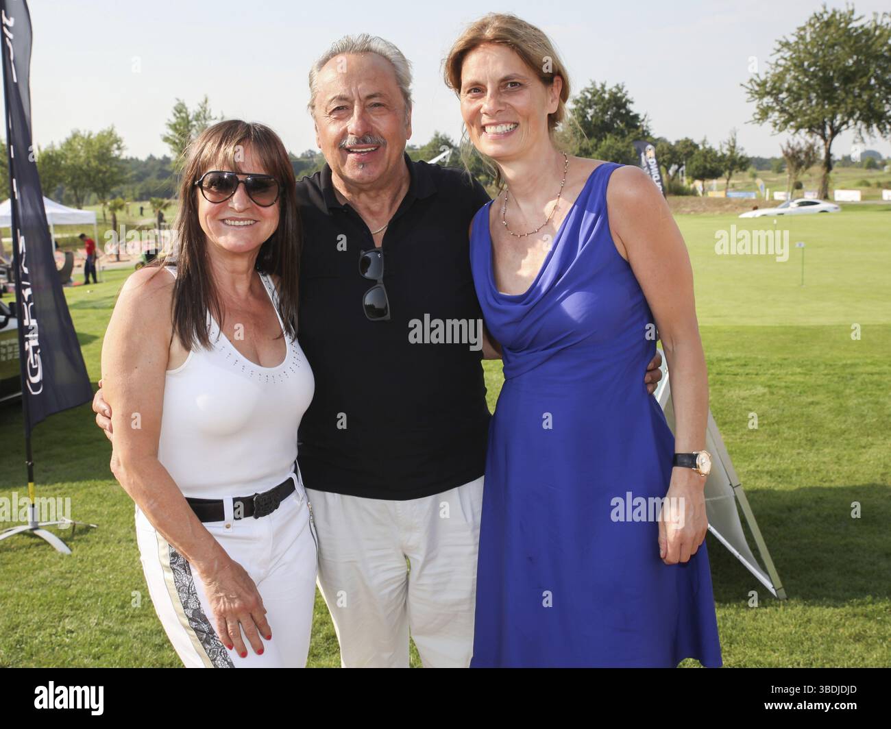 Wolfgang Stumph con la sua donna e Sarah Wiener all'ottavo Golf Charity Masters di Lipsia il 22 agosto 2015 Foto Stock