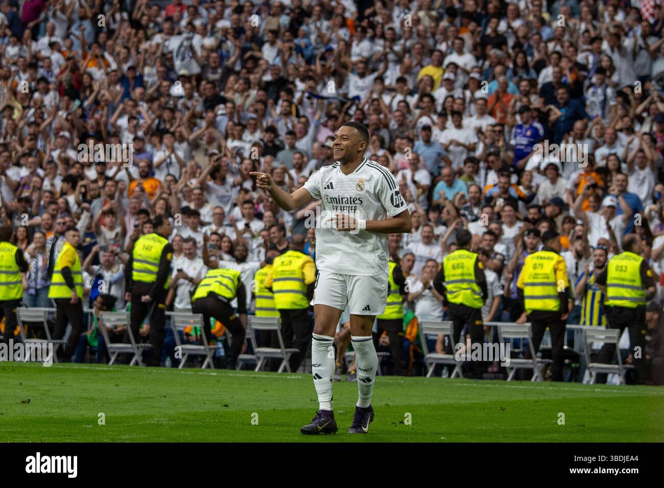 Madrid, Spagna. 24 maggio 2025. Kilyan Mbappe, giocatore del Real Madrid in azione durante la partita EA SPORTS la Liga tra Real Madrid e Real Sociedad allo stadio Santiago Bernabéu. Punteggio finale: Real Madrid 2:0 Real Sociedad. Crediti: D. Canales Carvajal/Alamy Live News Foto Stock