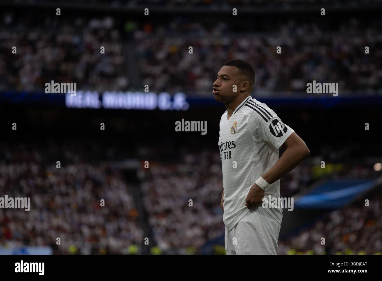 Madrid, Spagna. 24 maggio 2025. Kilyan Mbappe, giocatore del Real Madrid in azione. Durante la partita EA SPORTS la Liga tra Real Madrid e Real Sociedad allo stadio Santiago Bernabéu. Punteggio finale: Real Madrid 2:0 Real Sociedad. Crediti: D. Canales Carvajal/Alamy Live News Foto Stock