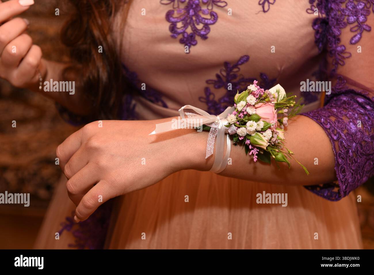 2 Bracciali Da Polso Floreali Per Sposa E Damigella – Fiori 3D Con Perle E Brillanti, In Seta, 4 Colori Disponibili