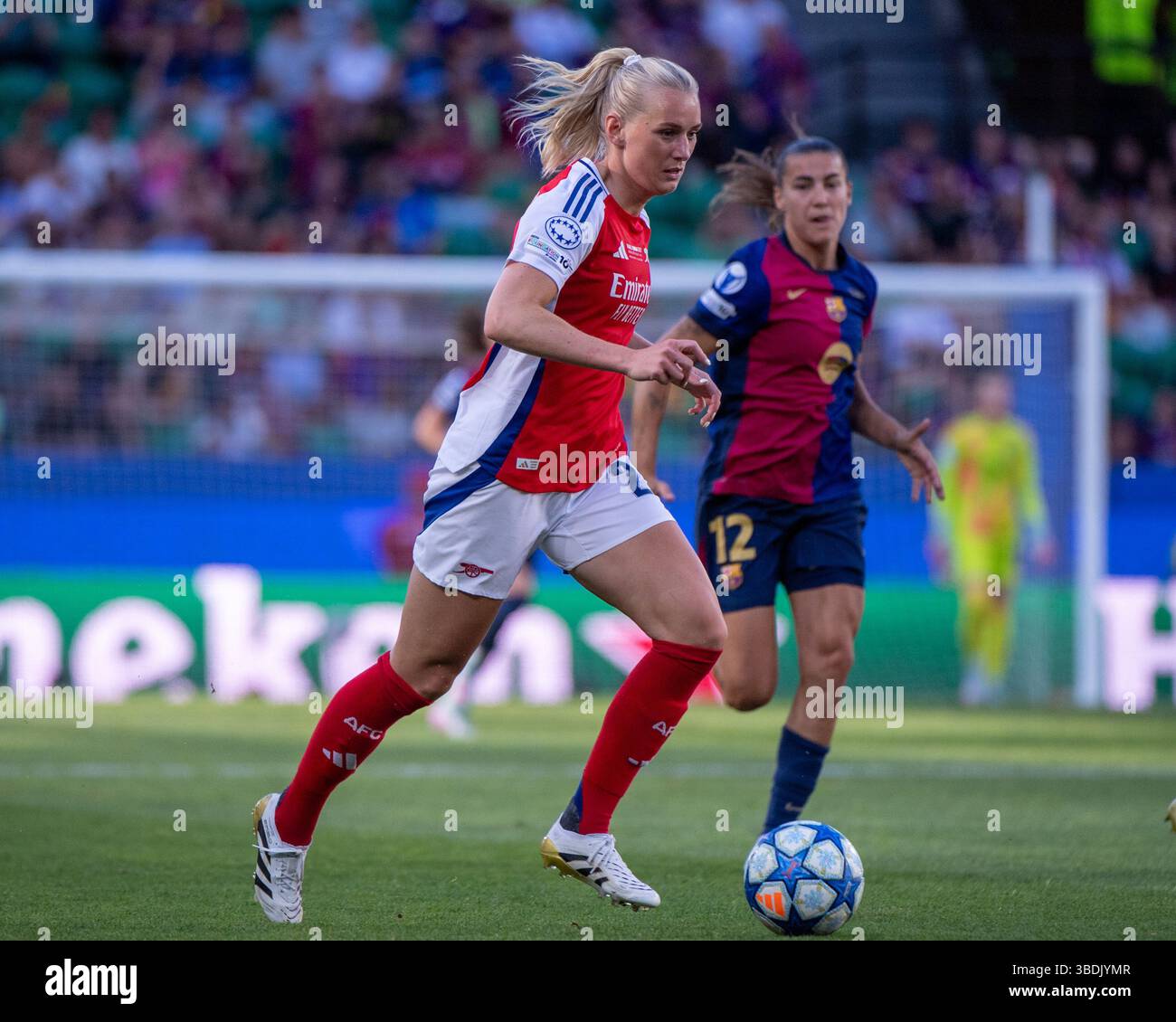 Lisbona, Lisbona, Portogallo. 24 maggio 2025. STINA BLACKSTENIUS dall'Arsenal(W) in azione durante la finale di UEFA Champions League 2024/25 femminile tra Arsenal(W) e FC Barcelona (W) allo stadio Jose Alvalade il 24 maggio 2025 a Lisbona, Portogallo. Punteggio finale: Arsenal(W) 1 - 0 FC Barcelona (immagine di credito: © Miguel Lemos/ZUMA Press Wire) SOLO USO EDITORIALE! Non per USO commerciale! Foto Stock