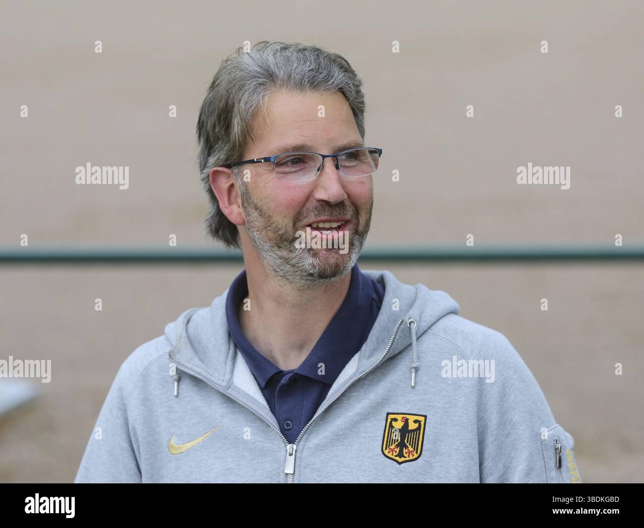 L'allenatore del DLV per il lancio del disco maschile Torsten Loennfors al Solecup 2021 di Schoenebeck Foto Stock