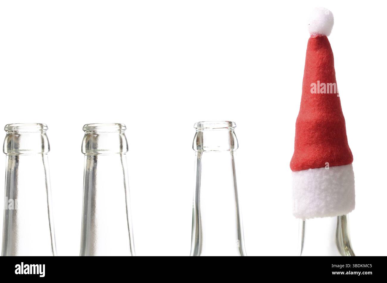 Bottiglie vuote con Santa's hat Foto Stock