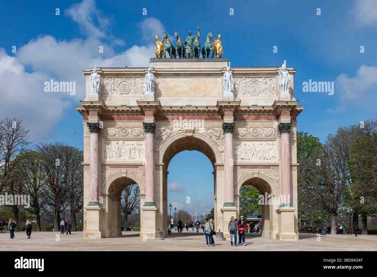 Attrazione turistica Arco di Trionfo della giostra in Place du Carrousel a Parigi, Francia Foto Stock