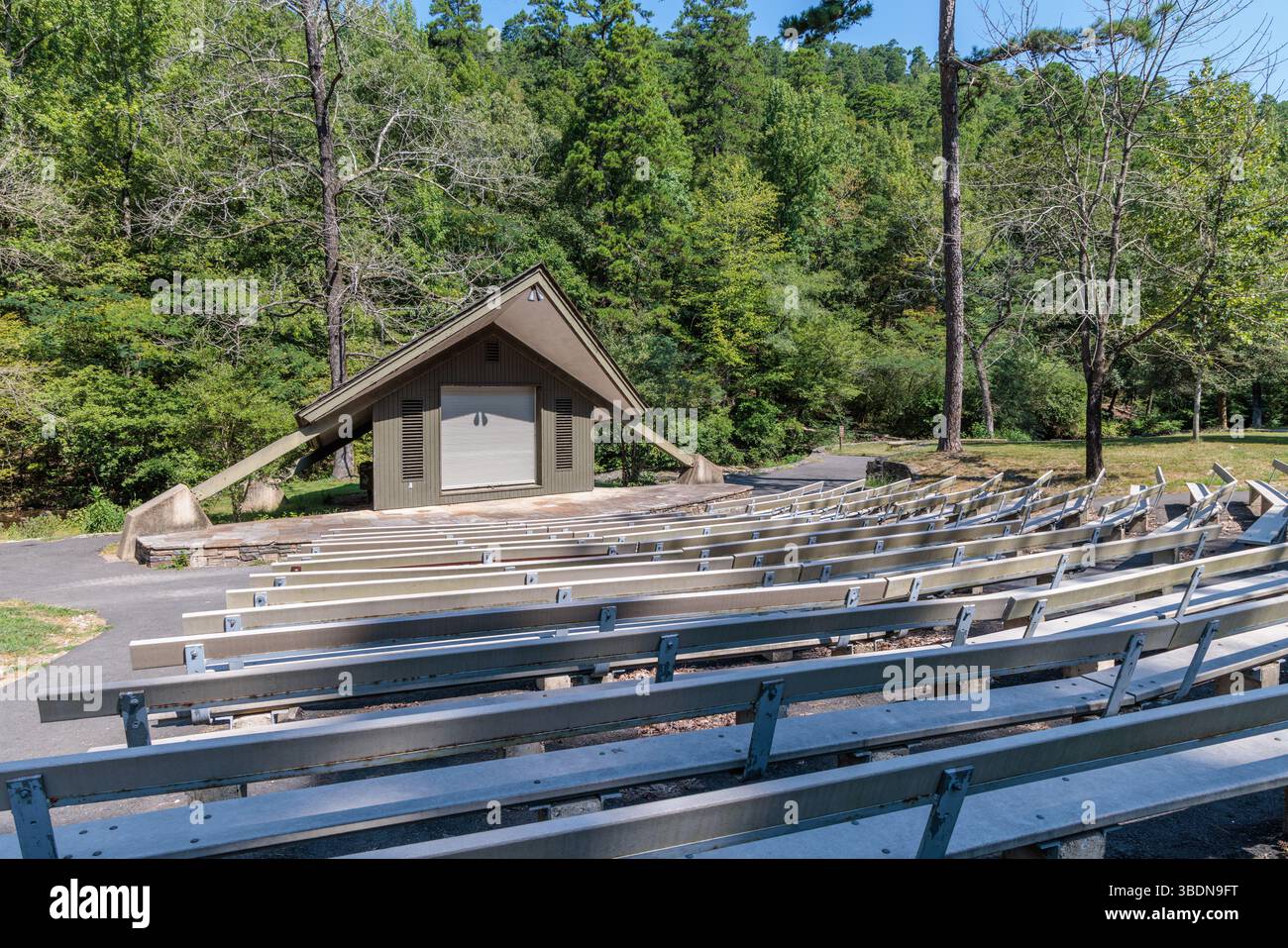Anfiteatro all'aperto presso il Gulpha Gorge Campground presso l'Hot Springs National Park di Hot Springs, Arkansas, USA Foto Stock