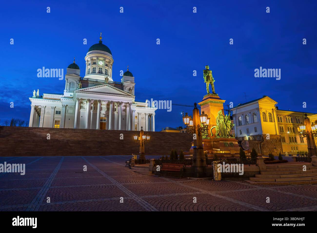 Cattedrale di Helsinki nel centro di Helsinki, Finlandia al tramonto Foto Stock