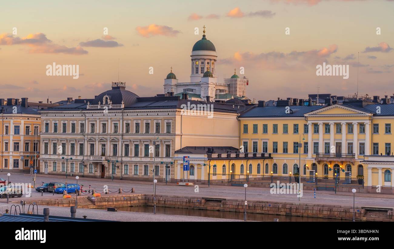 Cattedrale di Helsinki nel centro di Helsinki, Finlandia al tramonto Foto Stock